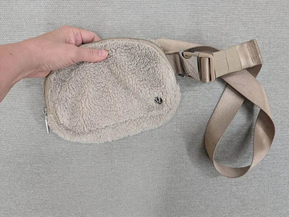 Lululemon Everywhere Belt Bag Fleece Ivory Tan Sherpa Fanny Pack Crossbody